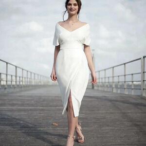 Seni-Day Short, Fitted Wedding Dress with Sleeves Size XS/S